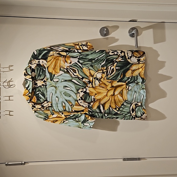 NWOT Snake Print Resort Shirt - M - Picture 4 of 5